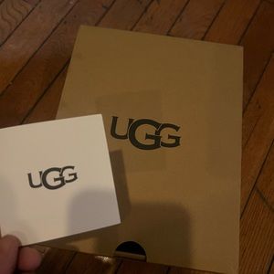 Toddler uggs size 7c